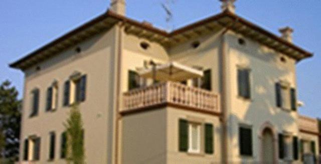 Hotel La Maddalena Quattro Castella Bagian luar foto