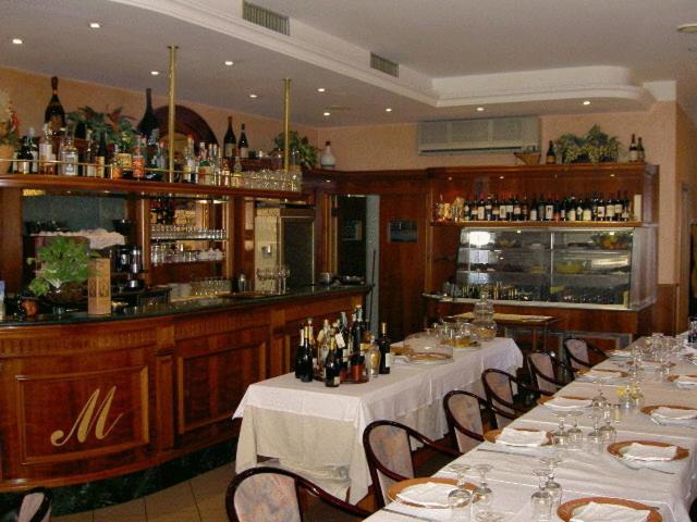 Hotel La Maddalena Quattro Castella Bagian luar foto