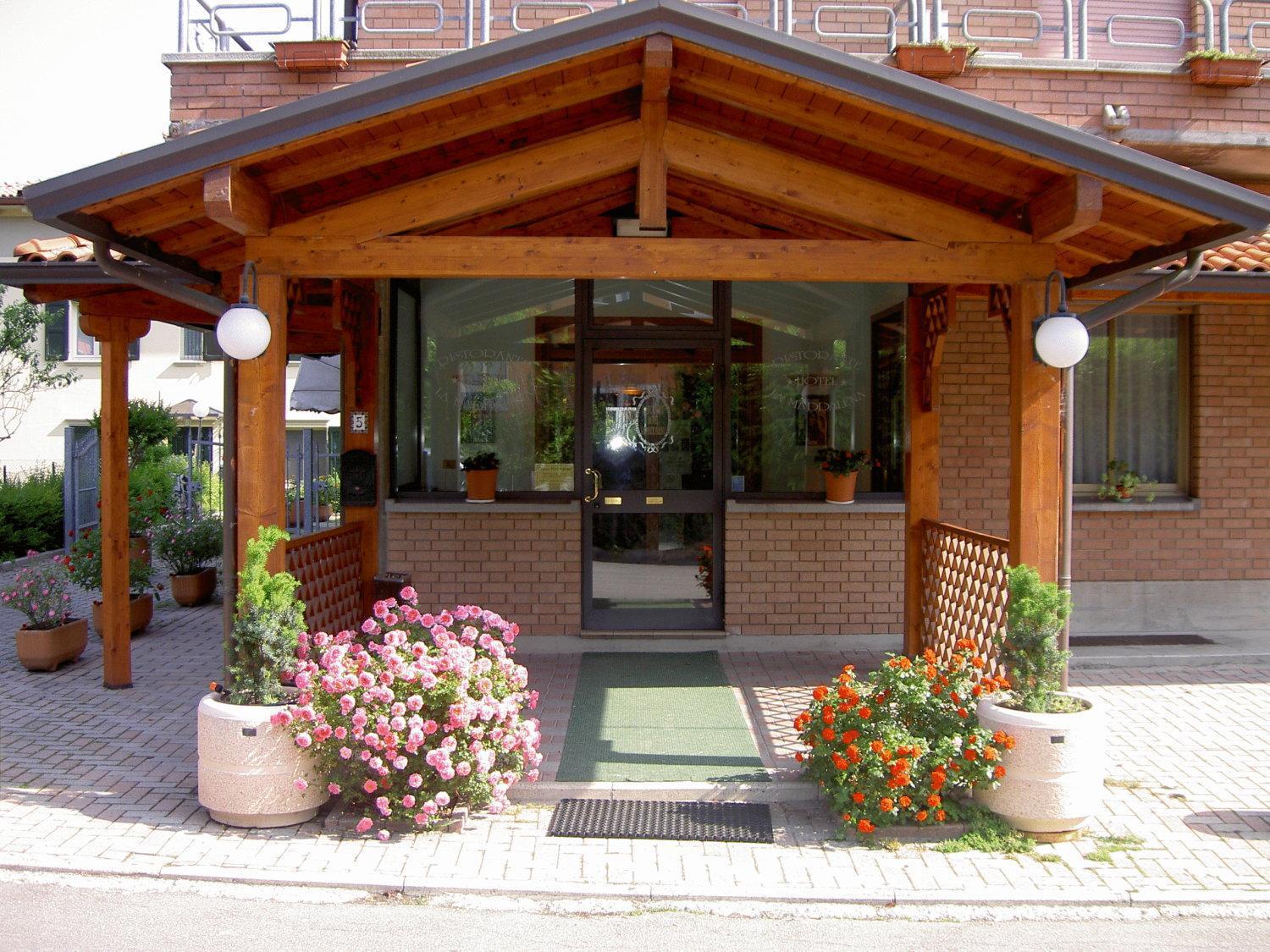 Hotel La Maddalena Quattro Castella Bagian luar foto