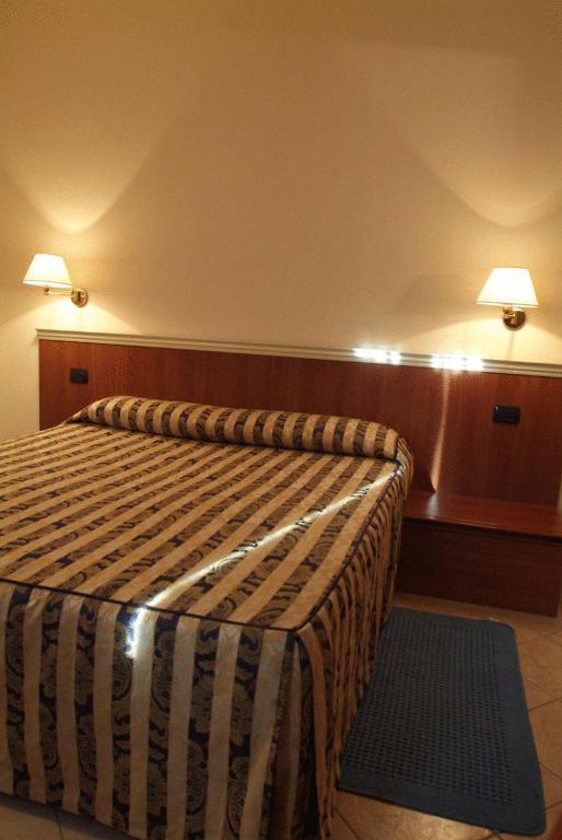 Hotel La Maddalena Quattro Castella Ruang foto